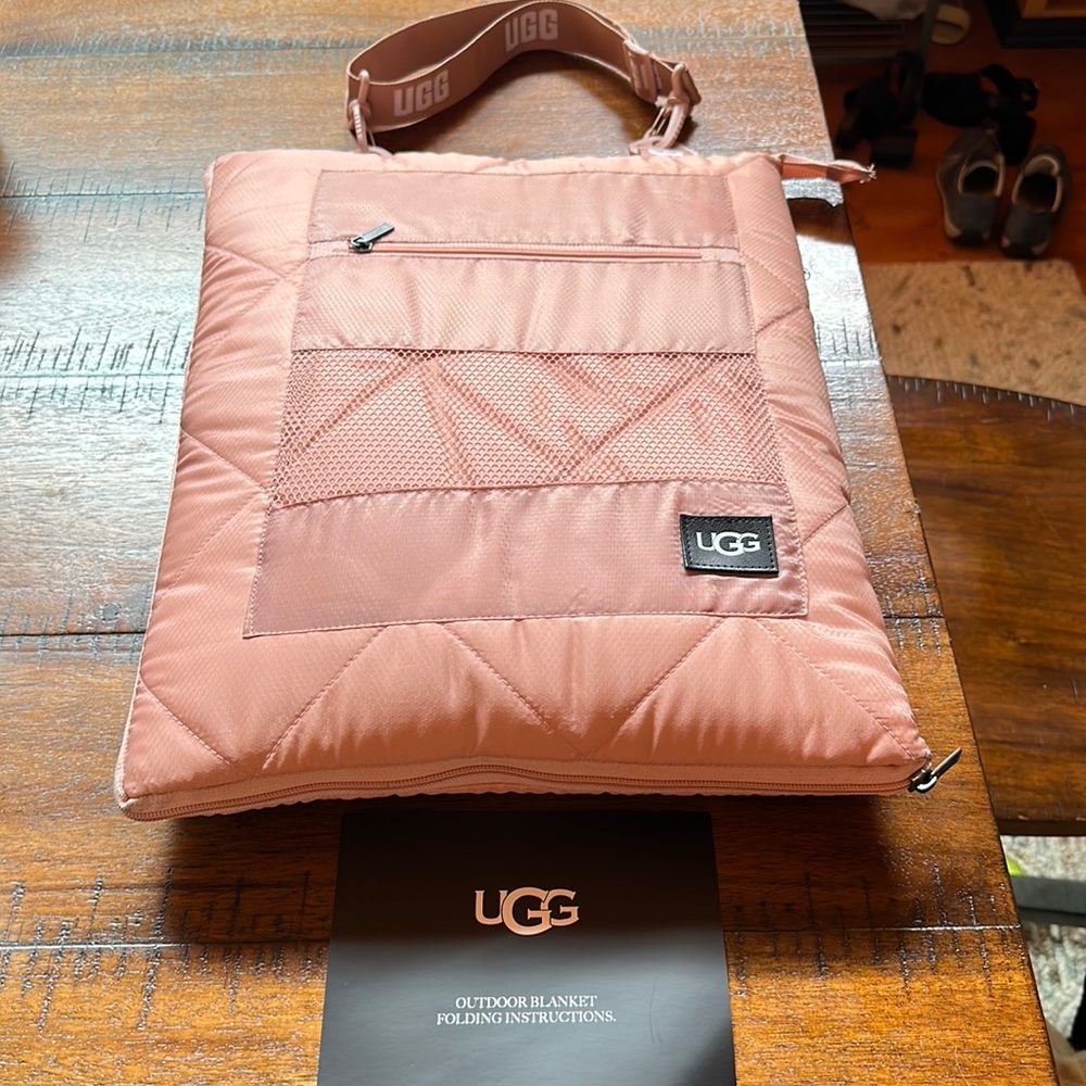 UGG MISCHA OUTDOOR BLANKET Rosewater-stripe